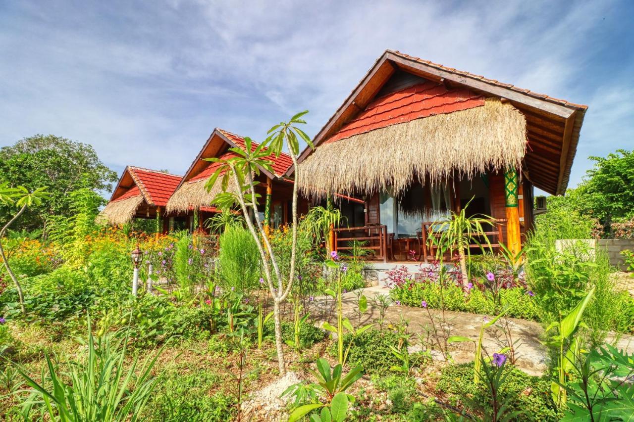 Ayu Hill Bungalows Toyapakeh Exterior photo