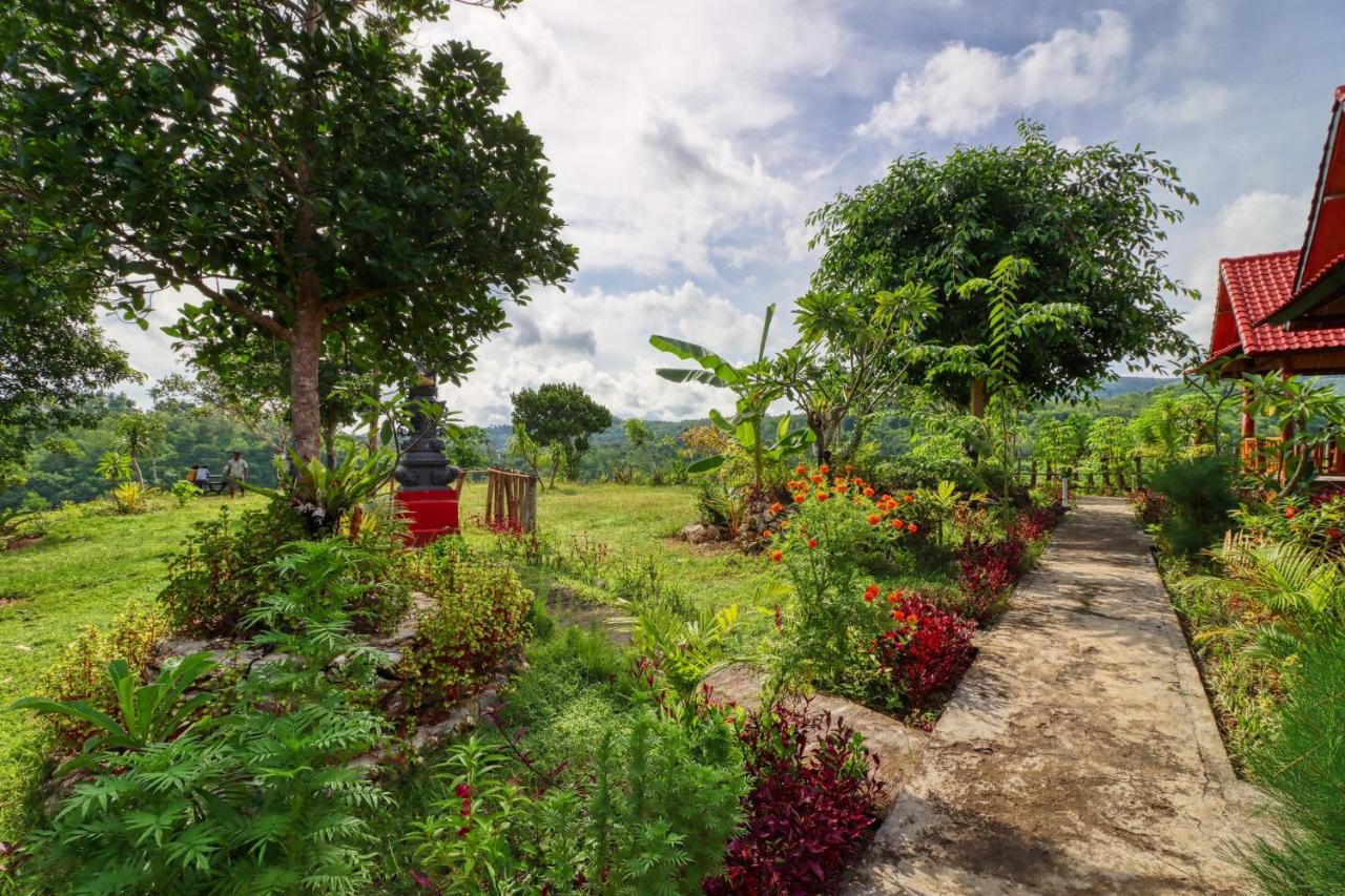 Ayu Hill Bungalows Toyapakeh Exterior photo