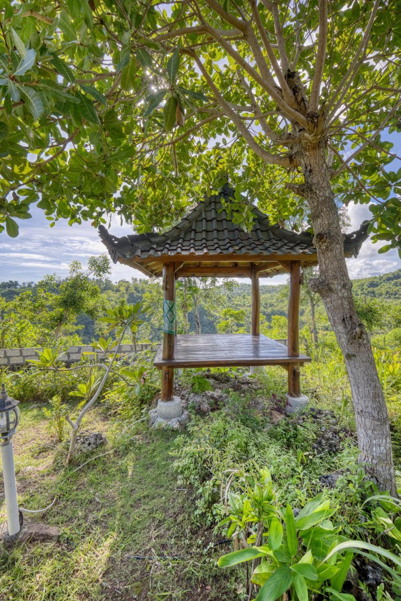 Ayu Hill Bungalows Toyapakeh Exterior photo